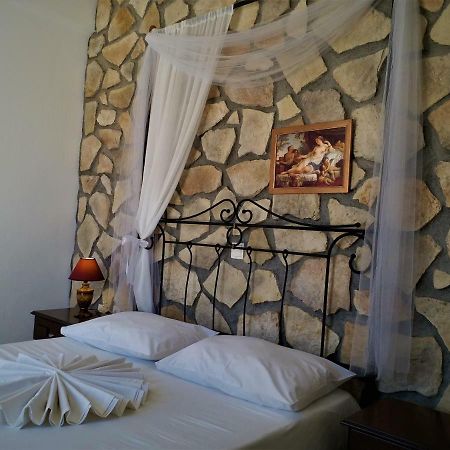 Bougainvillea Suites Kamári Exteriör bild