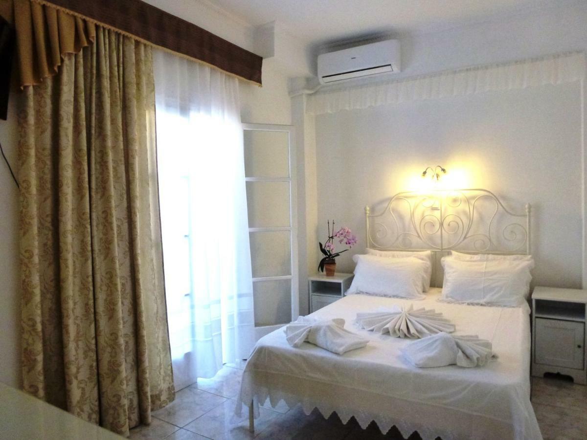 Bougainvillea Suites Kamári Exteriör bild