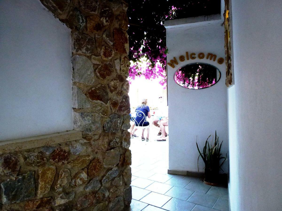 Bougainvillea Suites Kamári Exteriör bild