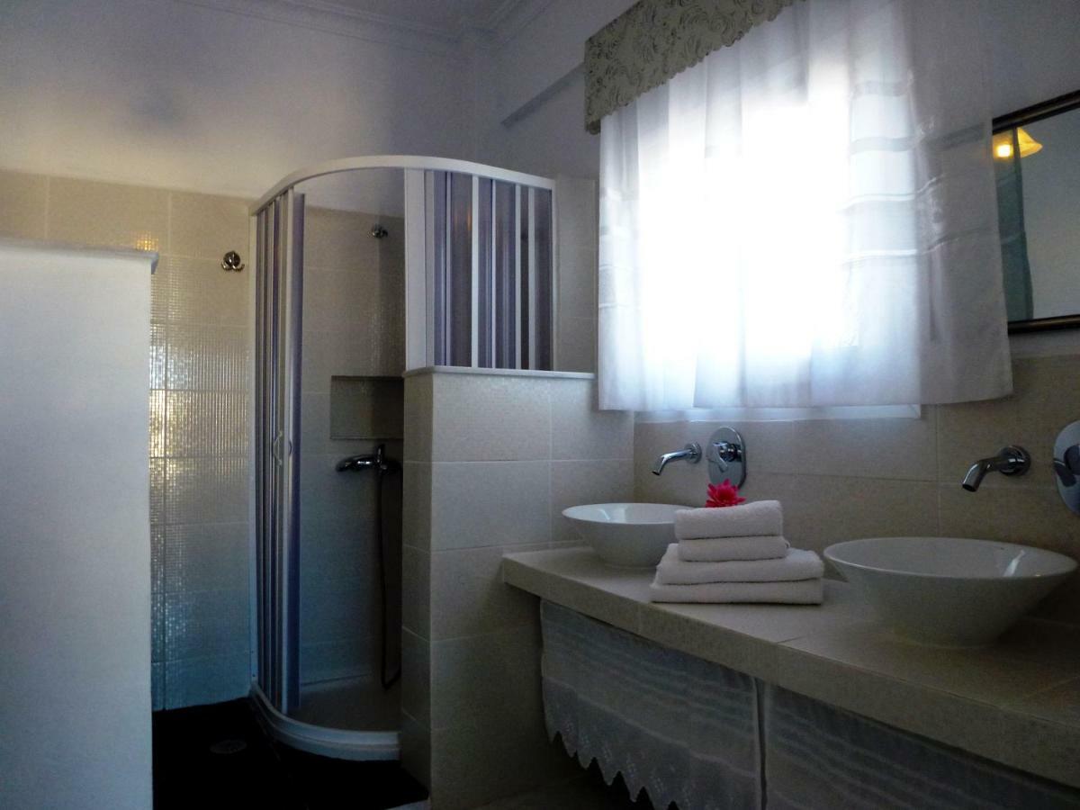 Bougainvillea Suites Kamári Exteriör bild