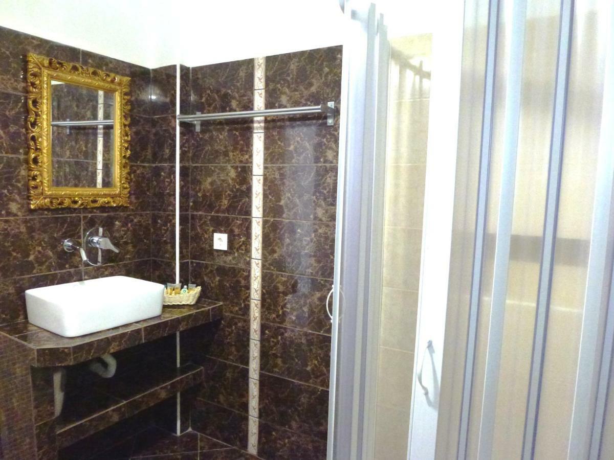 Bougainvillea Suites Kamári Exteriör bild
