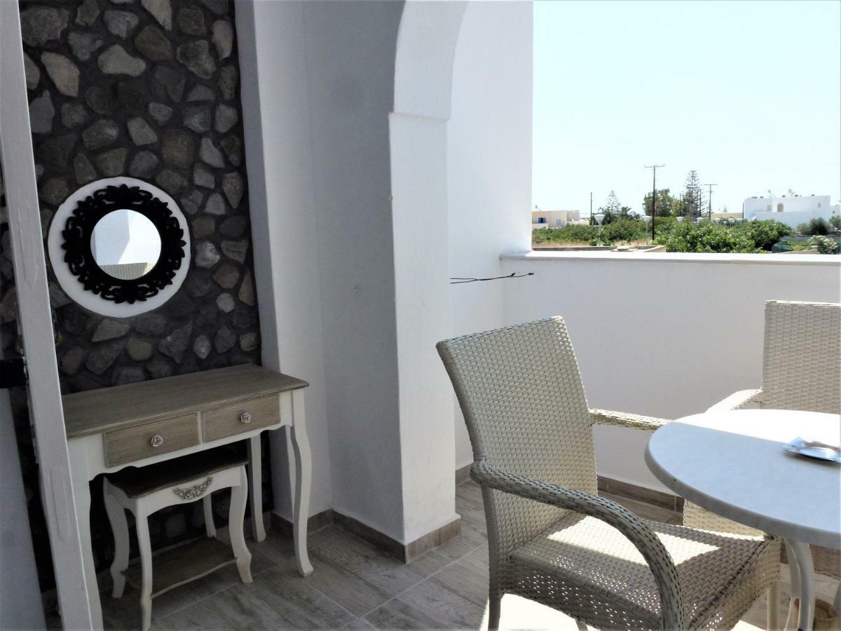 Bougainvillea Suites Kamári Exteriör bild