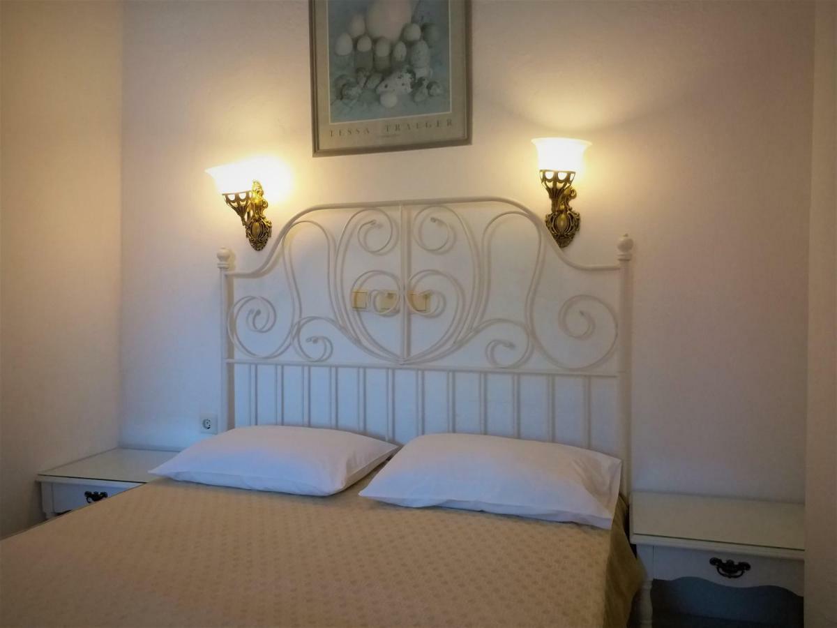 Bougainvillea Suites Kamári Exteriör bild