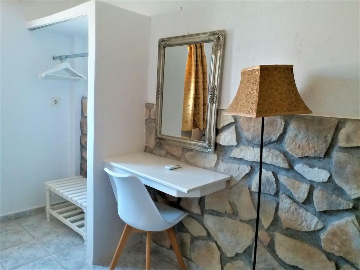 Bougainvillea Suites Kamári Exteriör bild